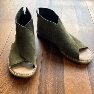 Born suede cross-cross sandals